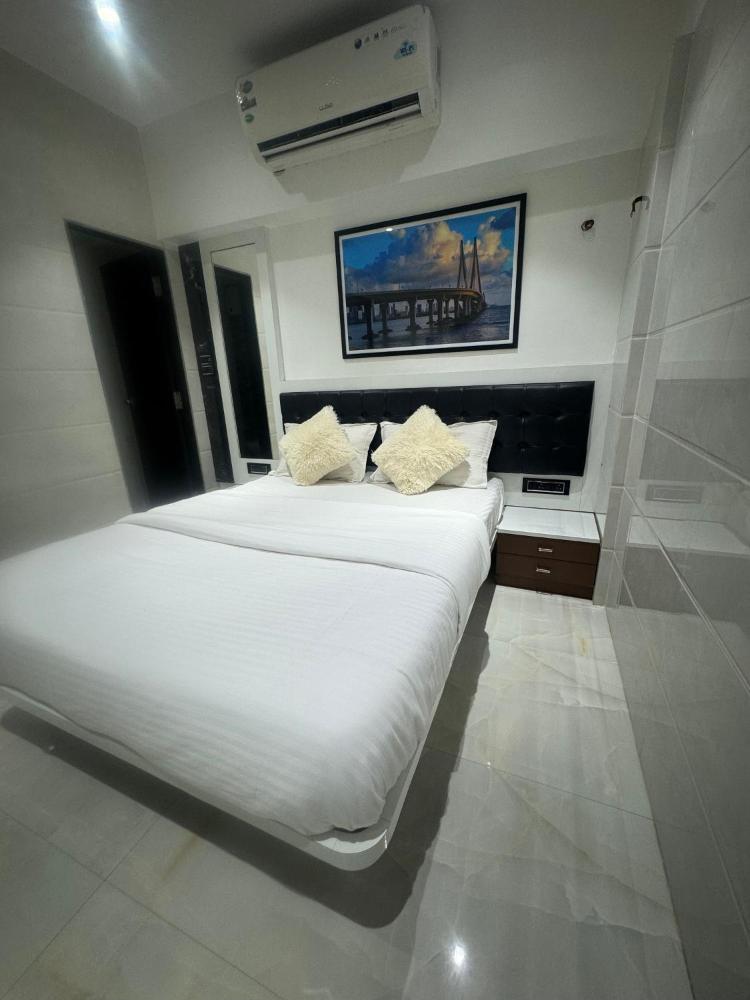 Room image 5