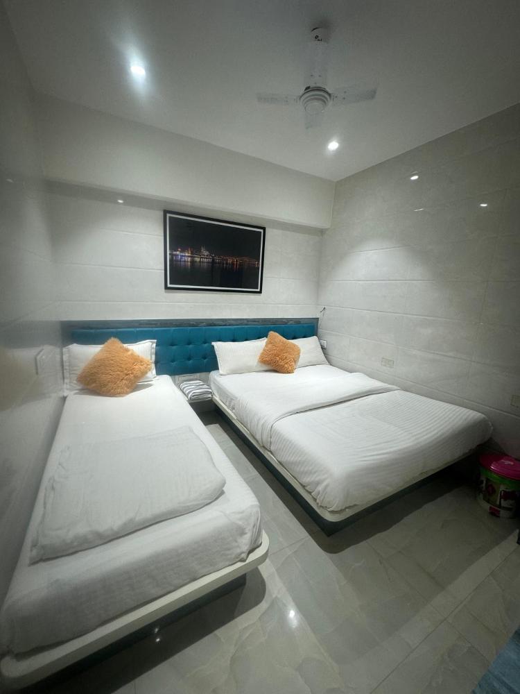 Room image 3
