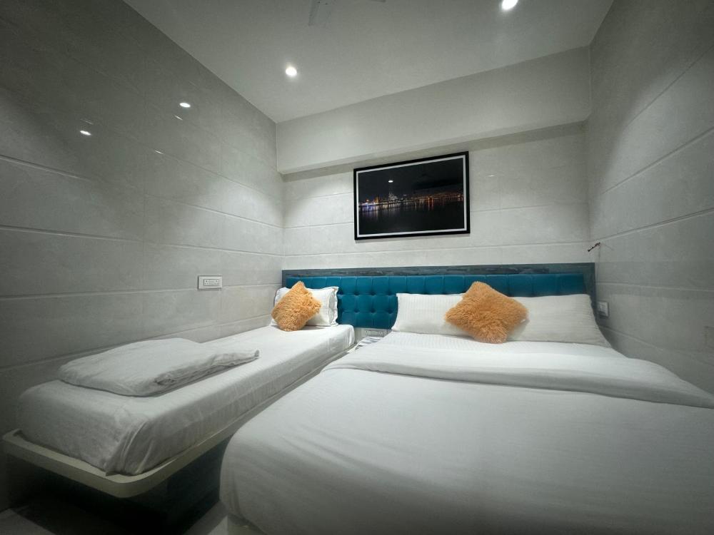 Room image 4